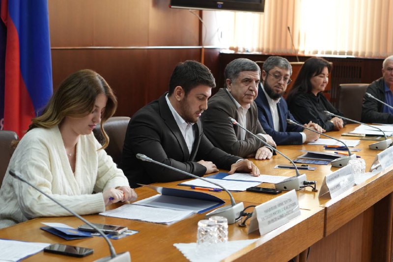 В Махачкале прошла первая республиканская конференция «День НКО – 2026» 🇷🇺5 марта в Национальной библиотеке им. Р. Гамзатова состоялась масштабная конференция, приуроченная ко Всемирному дню некоммерч...